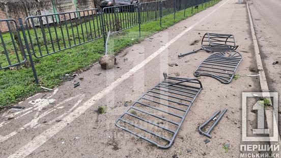 «Передок» – у металевий фарш: на вул. Вільної Ічкерії Geely влетіла в дерево4