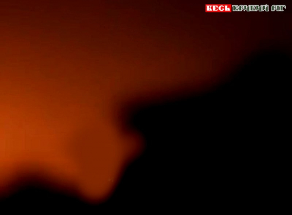 Спалах у небі після ракетного удару по Кривому Рогу