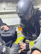 рф атакувала автомобіль українських надзвичайників, коли вони їхали на виклик про пожежу, поранено 4 – рьох службовців3