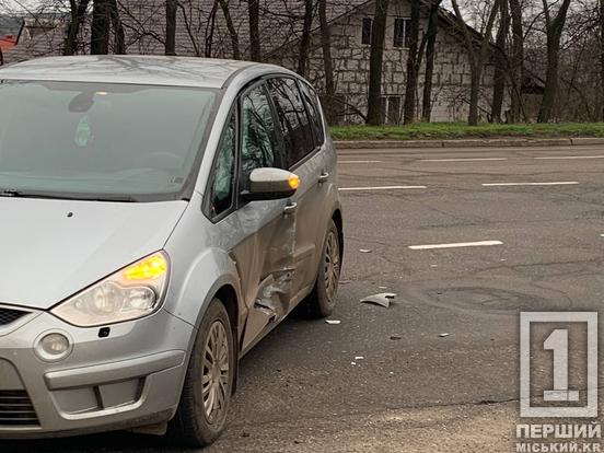 Різкий маневр призвів до удару: на Миколаївському шосе ДТП з Лада і Ford1