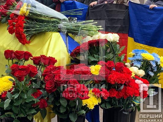 Родина рік провела у невідомості: у Кривому Розі провели в останню путь Антона Мустафаєва6