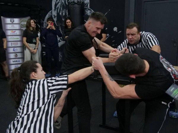 Сила рук і сила духу: у Кривому Розі відзначили День ЗСУ турніром з армрестлінгу6