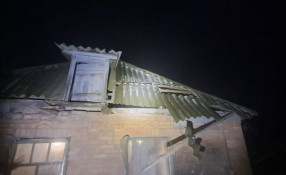 Сьогодні вдень окупанти продовжували руйнувати обстрілами Нікопольщину, двох людей поранено6