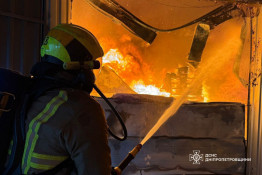 Сьогодні вранці у Дніпрі ворог бив ракетами по складах з марлею і з шинами3