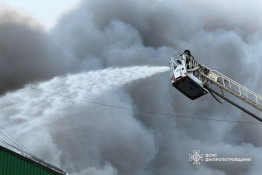 Сьогодні вранці у Дніпрі ворог бив ракетами по складах з марлею і з шинами2