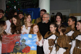 Тепло для Героїв: Кривий Ріг передав Захисникам та Захисницям першу партію з 3500 термосів, розписаних дітьми9