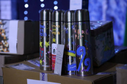 Тепло для Героїв: Кривий Ріг передав Захисникам та Захисницям першу партію з 3500 термосів, розписаних дітьми2