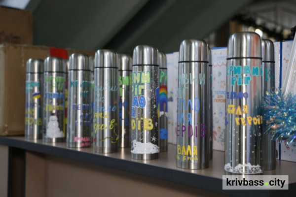 Тепло для Героїв: криворізькі школярі передали військовим розписані термоси4