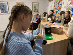 «Тепло для героїв». У Кривому Розі за підтримки Ради оборони міста стартувала акція підтримки Захисників та Захисниць. Для військових буде відправлено 3500 термосів, розписаних криворізькими дітьми – кожен малюнок унікальний1