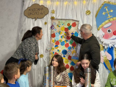 «Тепло для героїв». У Кривому Розі за підтримки Ради оборони міста стартувала акція підтримки Захисників та Захисниць. Для військових буде відправлено 3500 термосів, розписаних криворізькими дітьми – кожен малюнок унікальний3