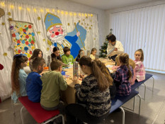 «Тепло для героїв». У Кривому Розі за підтримки Ради оборони міста стартувала акція підтримки Захисників та Захисниць. Для військових буде відправлено 3500 термосів, розписаних криворізькими дітьми – кожен малюнок унікальний2