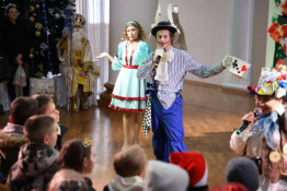 Турбота та свято попри все: у Кривому Розі триває видача подарунків та марафон різдвяних і новорічних заходів для дітей Захисників та Захисниць, а також тих, кому особливо потрібні тепло та увага6