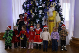 Турбота та свято попри все: у Кривому Розі триває видача подарунків та марафон різдвяних і новорічних заходів для дітей Захисників та Захисниць, а також тих, кому особливо потрібні тепло та увага9