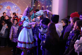 Турбота та свято попри все: у Кривому Розі триває видача подарунків та марафон різдвяних і новорічних заходів для дітей Захисників та Захисниць, а також тих, кому особливо потрібні тепло та увага1