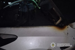 У Кривому Розі літній чоловік сокирою пошкодив чужу автівку і підпалив її0