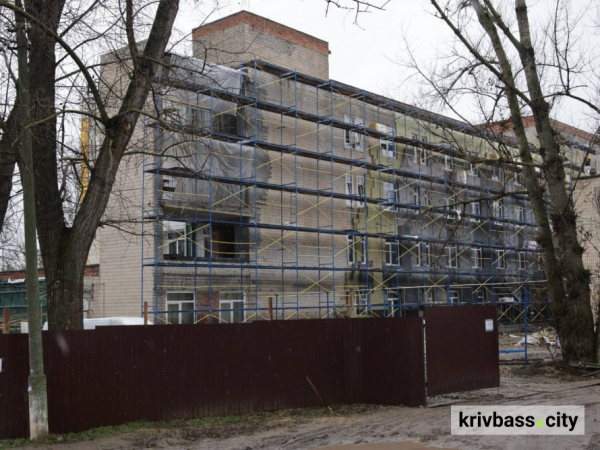 У Кривому Розі модернізують лікарню №7: триває капітальний ремонт головного корпусу1