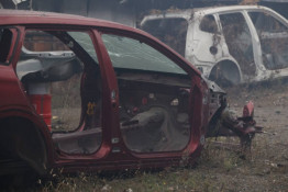 У Кривому Розі на вул. Кобилянського вантажівка в’їхала в Tesla: одна пасажирка госпіталізована4