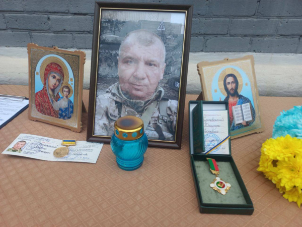 У Кривому Розі відкрили меморіал на честь полеглого захисника Дмитра Турковського8