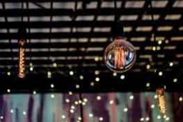 Україна: три черги відключень світла, уряд працює над їх скороченням0