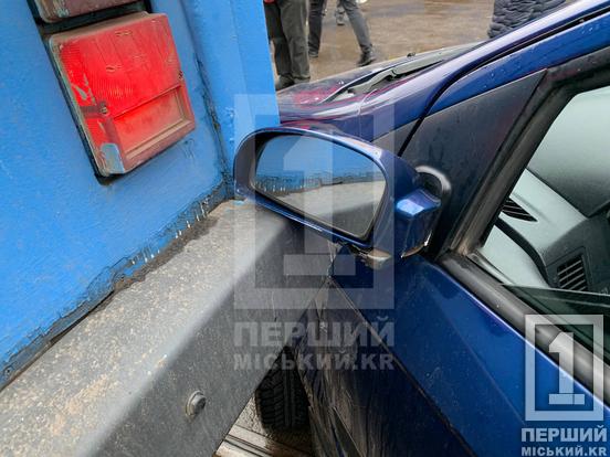 В цей момент виходили пасажири: на Соборності Hyundai зачепив трамвай2