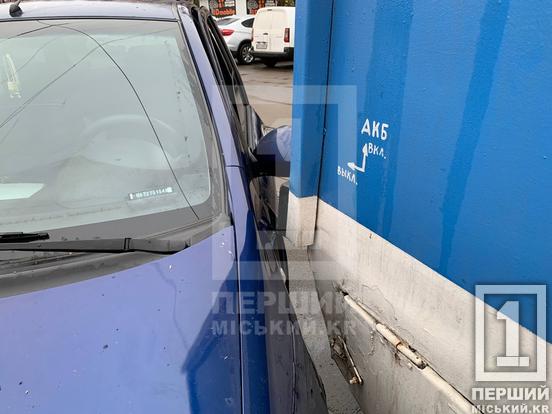 В цей момент виходили пасажири: на Соборності Hyundai зачепив трамвай1