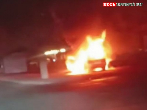 ВАЗ спалахнув на вул. Кобилянського в Кривому Розі