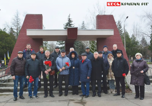 Загиблих шахтарів Сухої Балки вшанували на Центральному кладовищі Кривого Рогу