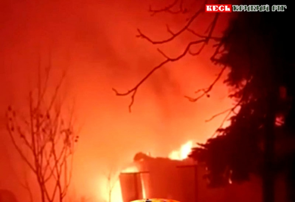 Пожежа в житловому будинку після прильоту шахеда в Кривому Розі