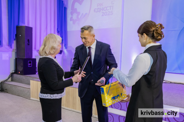 В єдиному ритмі допомоги: у Кривому Розі пенсіонерів-волонтерів Метінвесту відзначили за активність4