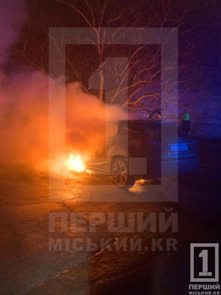 Видався «запальний» вечір: у Кривому Розі палали дві автівки1