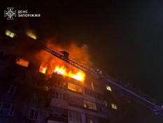 Вночі ворог поцілив безпілотником по багатоповерхівці у Запоріжжі, загорілися квартири, постраждали троє людей1