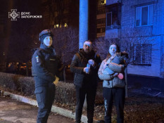 Вночі ворог поцілив безпілотником по багатоповерхівці у Запоріжжі, загорілися квартири, постраждали троє людей3