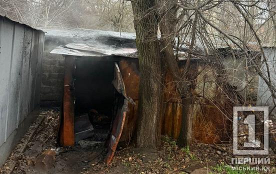 Вогонь перекинувся на дах іншого: у Кривому Розі палав гараж