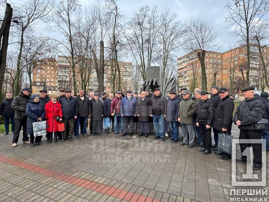 Вони зупинили розбурхану стихію некерованої ядерної реакції: криворіжці поклали квіти до знаку «Пам’яті Чорнобильців»8