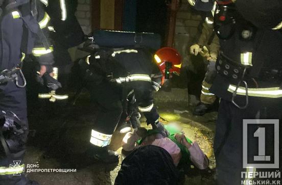 Всередині все стало чорним: у Криворізькому районі з пожежі врятували бабусю1