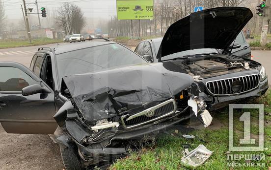 Є постраждала: на Світальського добряче вдарилися Skoda і Mercedes