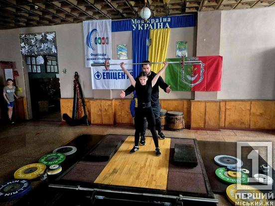 Захід на честь спортивної легенди: у Кривому Розі силою мірялися кращі важкоатлети міста2
