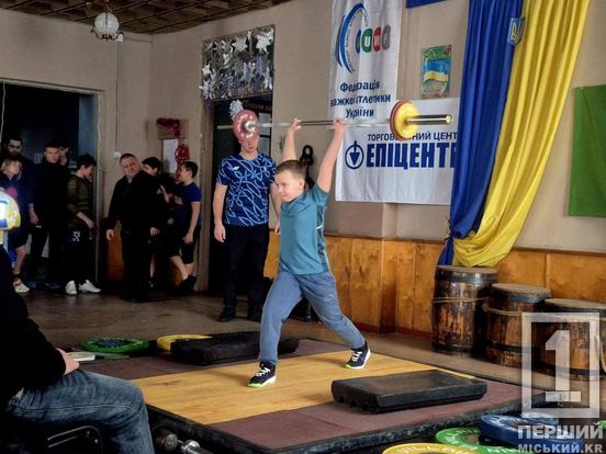Захід на честь спортивної легенди: у Кривому Розі силою мірялися кращі важкоатлети міста5