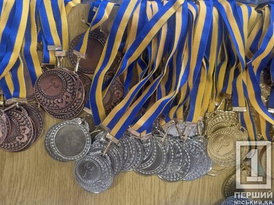 Захід на честь спортивної легенди: у Кривому Розі силою мірялися кращі важкоатлети міста8