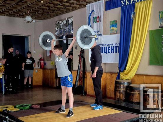 Захід на честь спортивної легенди: у Кривому Розі силою мірялися кращі важкоатлети міста3