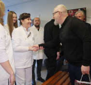 Захисники й Захисниці, які лікуються у Кривому Розі, отримають різдвяні подарунки та слова вдячності0