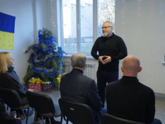 Захисники й Захисниці, які лікуються у Кривому Розі, отримають різдвяні подарунки та слова вдячності9