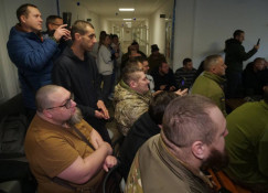 Захисники й Захисниці, які лікуються у Кривому Розі, отримають різдвяні подарунки та слова вдячності8