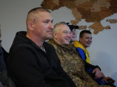 Захисники й Захисниці, які лікуються у Кривому Розі, отримають різдвяні подарунки та слова вдячності4