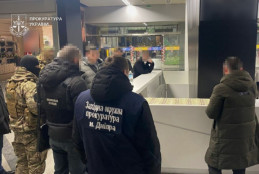 10 тисяч доларів США за незаконний виїзд: у Дніпрі повідомлено про підозру організатору схеми переправлення через кордон2