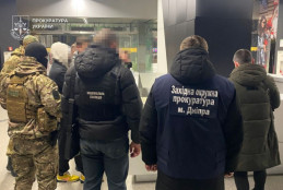 10 тисяч доларів США за незаконний виїзд: у Дніпрі повідомлено про підозру організатору схеми переправлення через кордон1