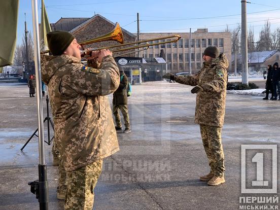 Бетон не витримав, а воїни стояли, звитягою дивуючи весь світ: у Кривому Розі вшанували пам'ять захисників Донецького аеропорту1