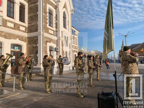 Бетон не витримав, а воїни стояли, звитягою дивуючи весь світ: у Кривому Розі вшанували пам'ять захисників Донецького аеропорту3