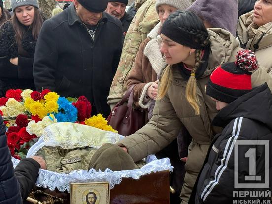 Чоловік з великої літери і титанічний Герой: Кривий Ріг попрощався з Сергієм Петровим6