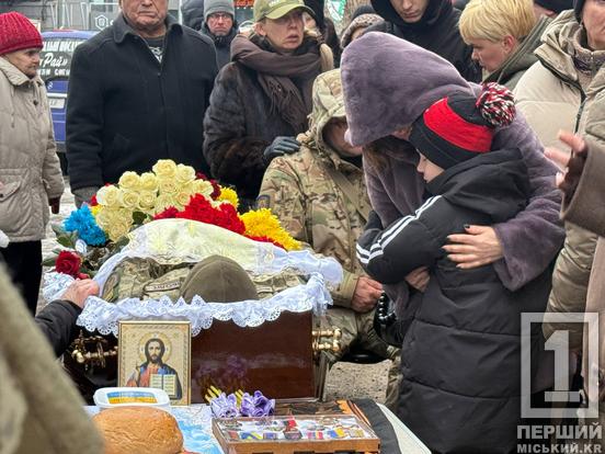 Чоловік з великої літери і титанічний Герой: Кривий Ріг попрощався з Сергієм Петровим7
